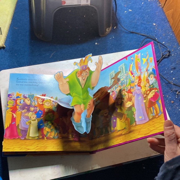 Disney’s the hunchback of Notre Dame kids picture pop up book - Picture 10 of 13